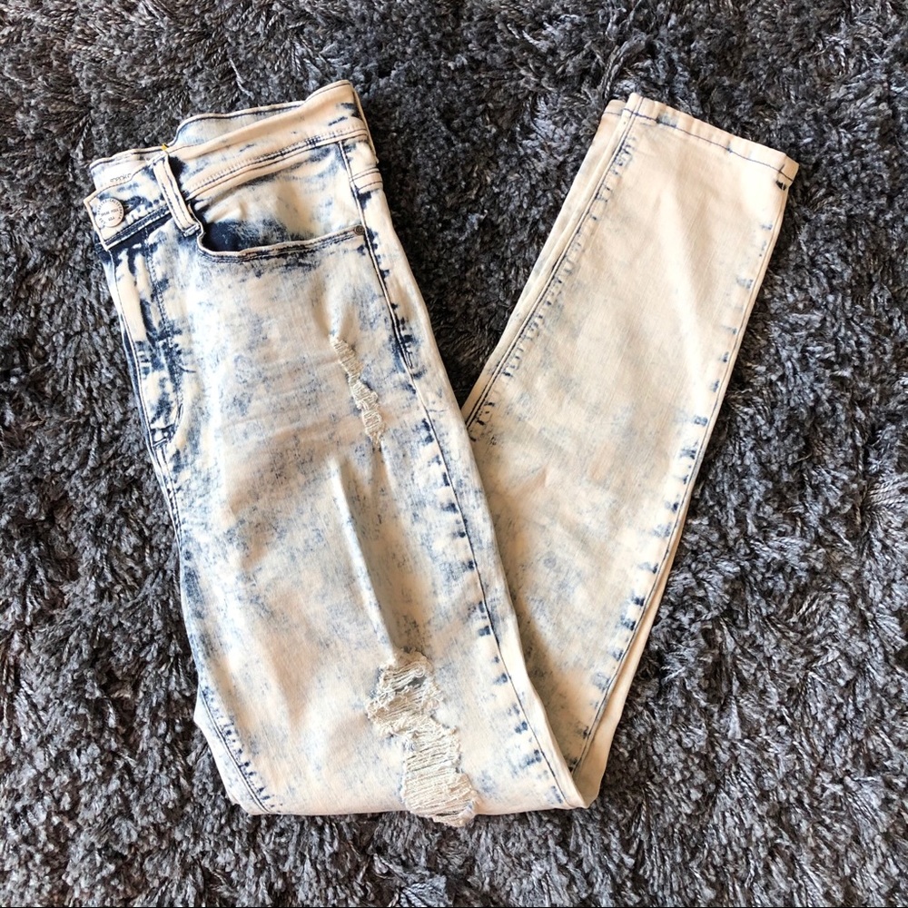 NWOT: Sneak Peek Bleach Look Highwaisted Jeans